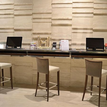 Cosmopolitan Hotel チヴィタノーヴァ・マルケ エクステリア 写真
