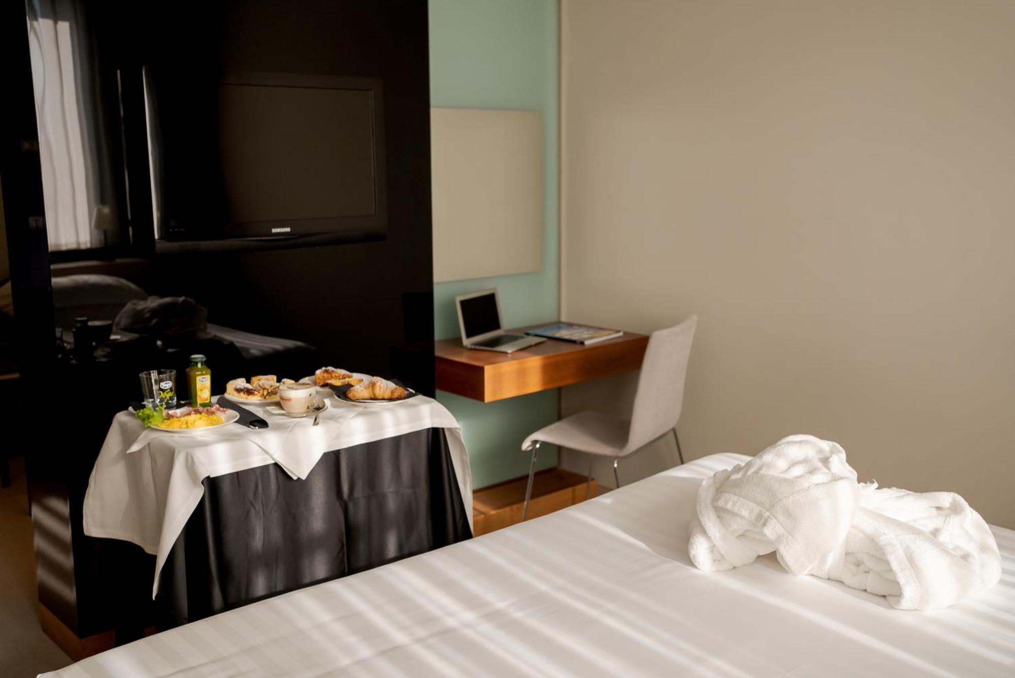 Cosmopolitan Hotel チヴィタノーヴァ・マルケ 部屋 写真
